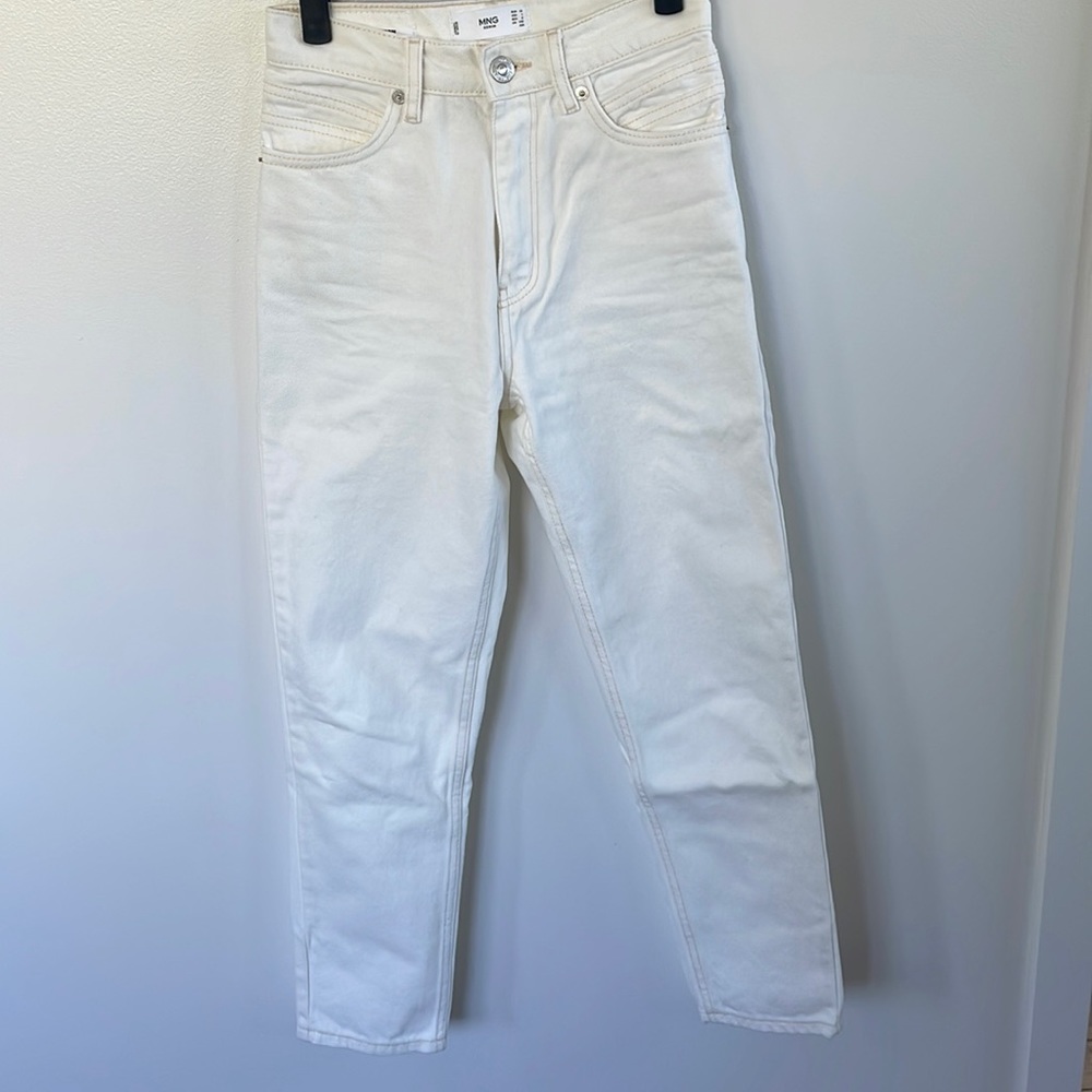 NWOT Mango high rise Mom jeans in cream. Size EUR 32 US 1